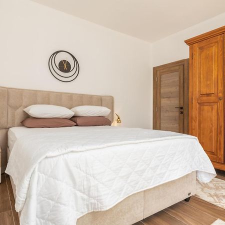 Apartment Mia Bijela Luaran gambar